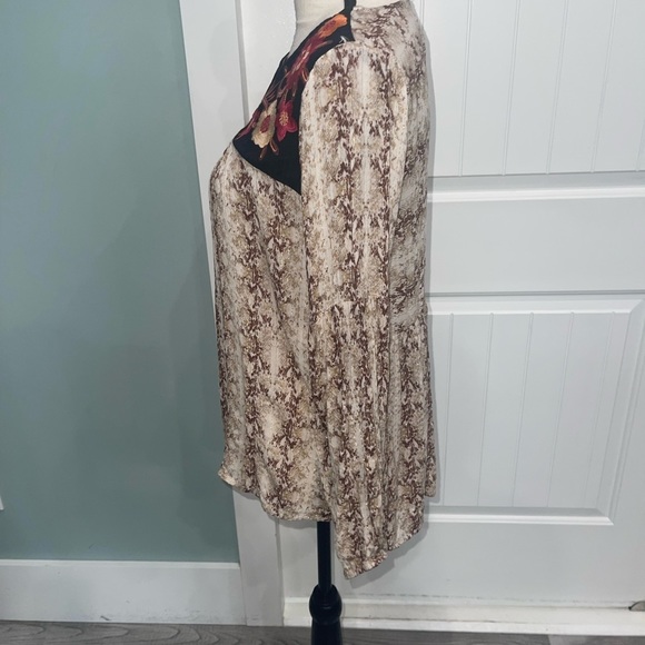 Savanna Jane Can’t Deny it Boho embroidered taupe brown snake blouse size small - Picture 6 of 8